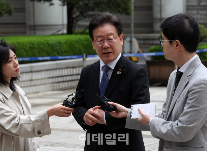  취재진에 답변하는 이재명 대표                                                                                                                                                                    
