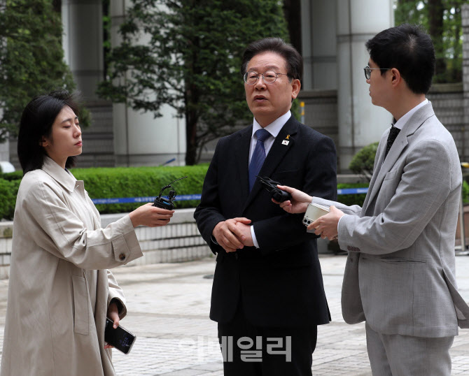  서울지법 출석하며 발언하는 이재명 대표                                                                                                                                                           