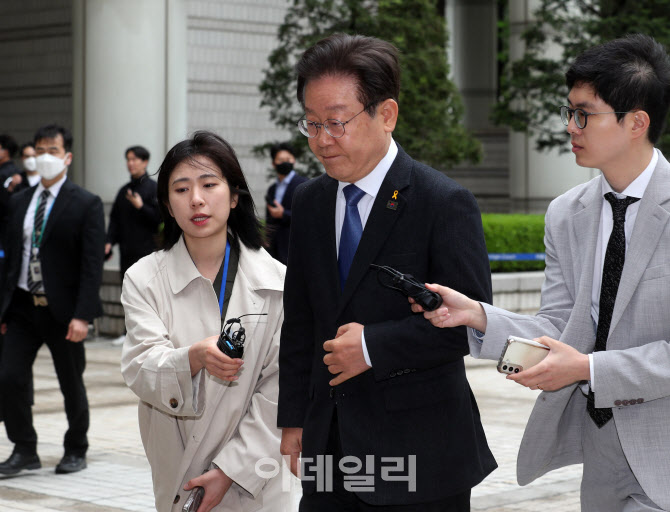  서울지법 향하는 이재명 더불어민주당 대표 