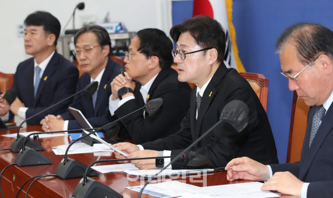 '모두발언하는 홍익표 원내대표'                                                                                                                                                          