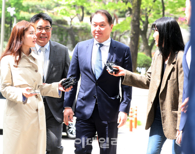  서울고법 출석하는 최태원 회장                                                                                                                                                                    