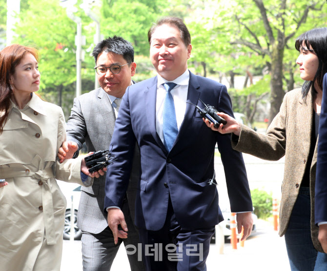  서울고법 이혼소송 항소심 출석하는 최태원 회장                                                                                                                                                    