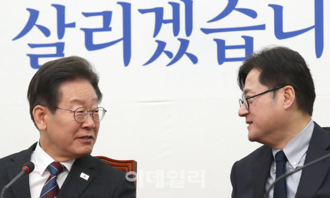'대화하는 이재명-홍익표'                                                                                                                                                                