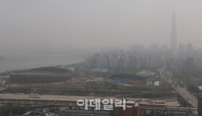 황사 영향으로 미세먼지 '나쁨'                                                                                                                                                           