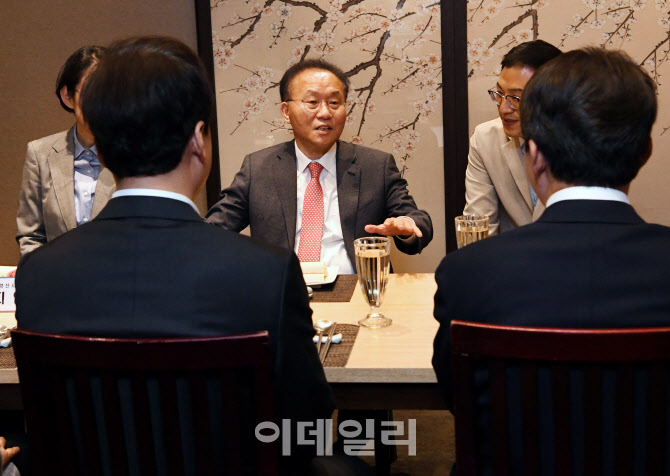 '초선 당선자 만난 윤재옥 원내대표'                                                                                                                                                      