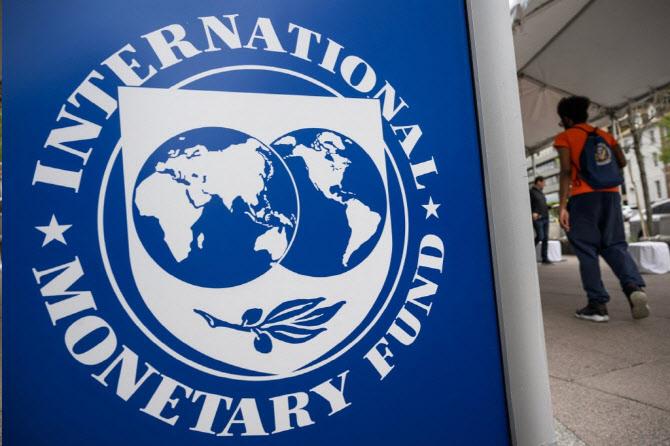 IMF 경고 "미국·중국 부채 증가…세계 경제에 중대한 위험"