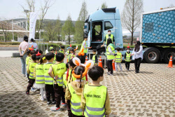 볼보트럭코리아, 안성시와 어린이 교통안전 캠페인 열어