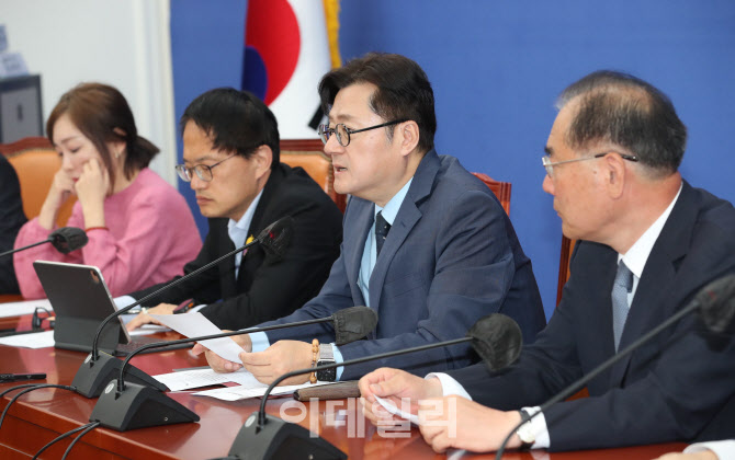 정책조정회의, '모두발언하는 홍익표 원내대표'                                                                                                                                            