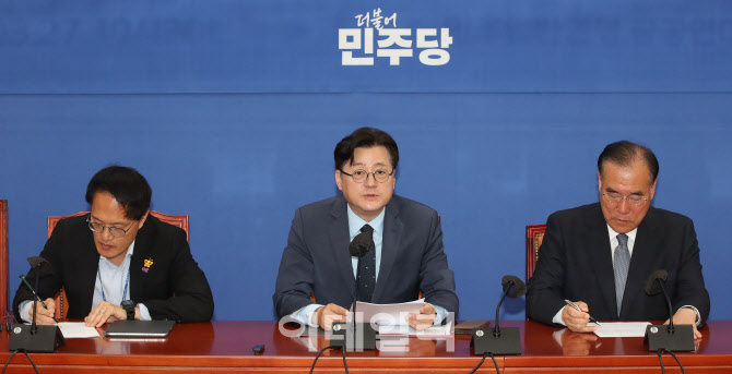 더불어민주당 정책조정회의, '모두발언하는 홍익표 원내대표'                                                                                                                               
