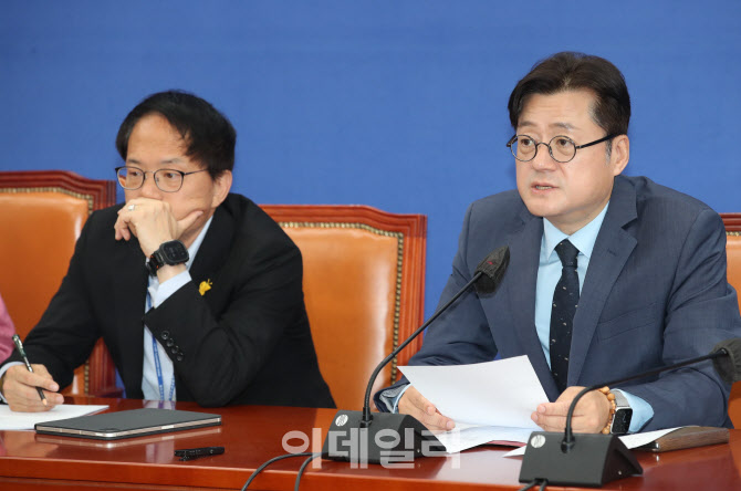 '모두발언하는 홍익표 원내대표'                                                                                                                                                          