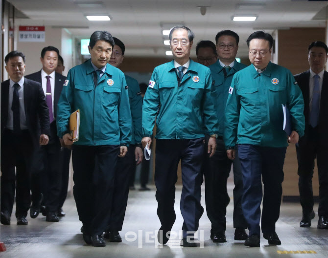  한발 물러선 정부                                                                                                                                                                                 