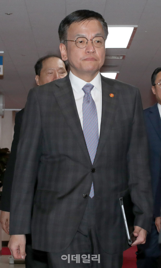 국무회의 입장하는 최상목 부총리                                                                                                                                                                   