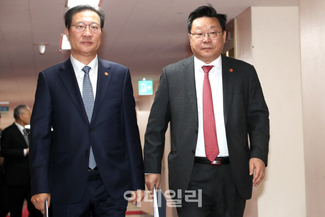 국무회의 입장하는 박성재-주형환                                                                                                                                                                   