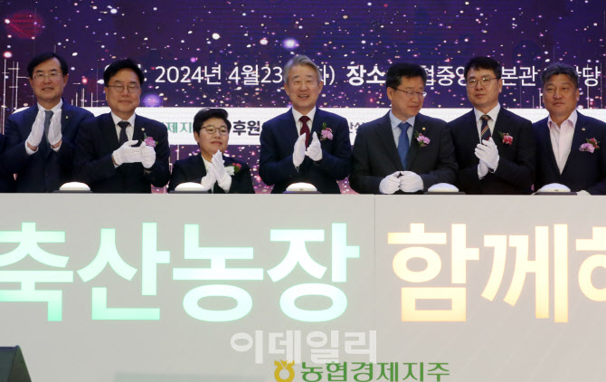  친환경 퍼포먼스                                                                                                                                                                                  