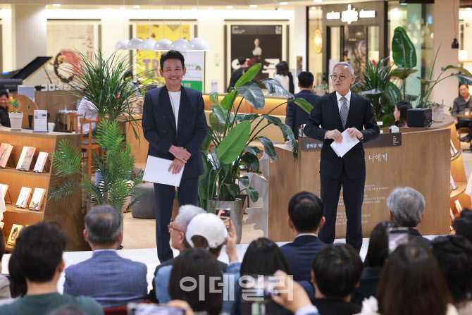 유인촌 문체부 장관-배우 황정민, 셰익스피어의 작품 '맥베스' 낭독                                                                                                                         