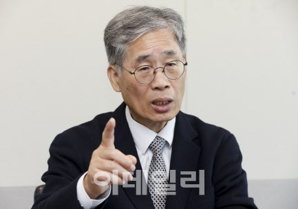 신평 "尹, 이재명에 총리 추천권 주고 협치 요청해야"