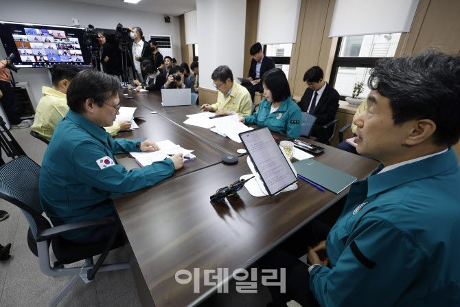 40개 의대 총장과 간담회 갖은 이주호 부총리, "학생·교수 복귀에 총력을"                                                                                                                  