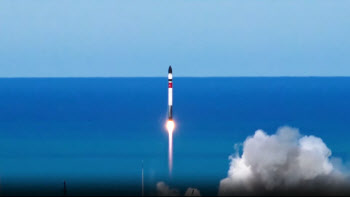 '위성 양산 첫 발'···국산 군집위성 우주로 발사 성공