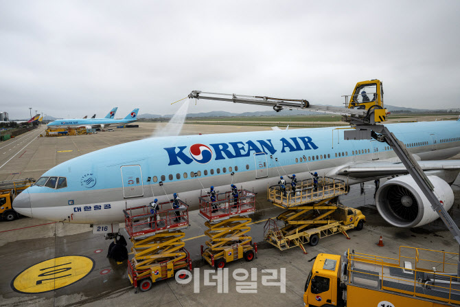 봄맞이 항공기 동체 세척                                                                                                                                                                           