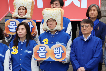 `코인 논란` 김남국, 민주당 우회 복당하나