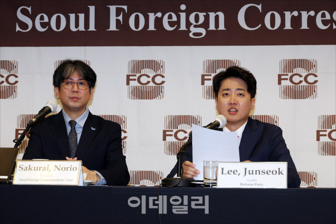'기조연설하는 이준석'                                                                                                                                                                   