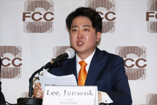 서울외신기자클럽 기자간담회 '기조연설하는 이준석'                                                                                                                                       