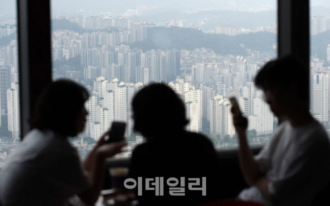 옅어진 금리인하 기대…서울 아파트 매물 8.4만건 쌓였다
