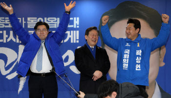 '싱거운' 민주당 원내대표 선출…국회의장 경쟁은 '후끈' 왜?