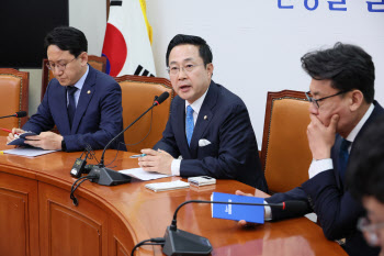 영수회담 마친 후 민주당 배석자들 "변화 찾아볼 수 없어"