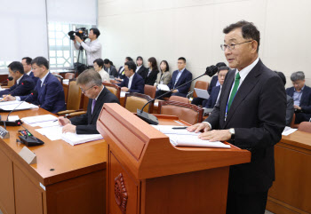 제12차 연금개혁특별위원회, '보고하는 김상균 위원장'