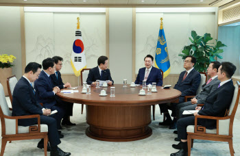 민주당 요구사항 전부 거절한 尹…민주당 "총선 민의에 언제 답할건가"