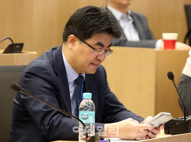 긴급심포지엄 참석한 방재승 서울대 의과대학 교수협의회 비대위원장                                                                                                                                  