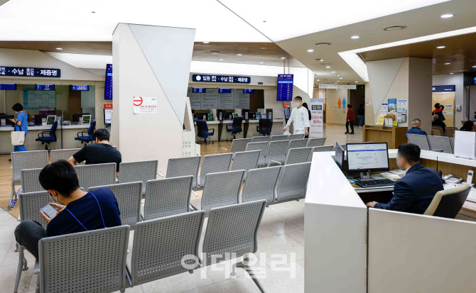 텅텅 빈 서울대병원 대기실…"휴진 몰랐는데" 환자 헛걸음도                                                                                                                                