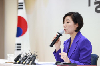 오영주 장관, 부산기계공고 찾아 인쟁양성 관계자 격려