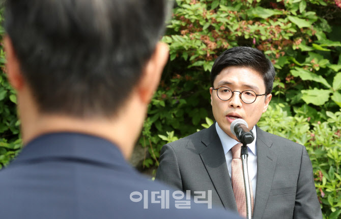 세계 한인 차세대 대회 참석자 간담회 답사하는 한민수 美 조지아대 교수                                                                                                                              