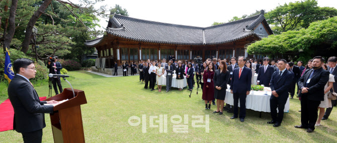 세계 한인 차세대 대회 참석자 간담회 답사하는 한민수 미국 조지아대 교수                                                                                                                            