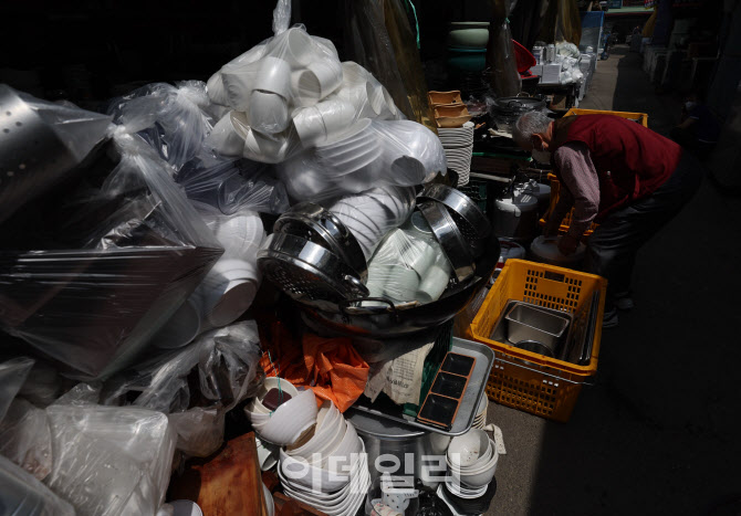 경기 침체로 폐업 증가, '쌓여만 가는 중고 물품'                                                                                                                                          