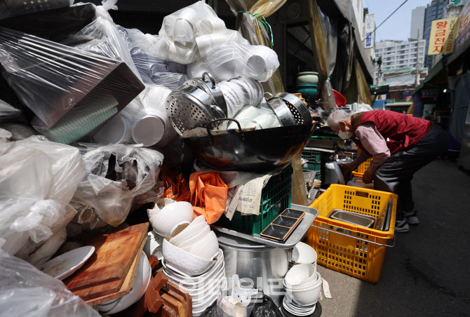 폐업 증가에 쌓여가는 중고물품                                                                                                                                                                     