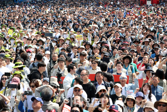 노동 해방의 날을 꿈꾸며                                                                                                                                                                           