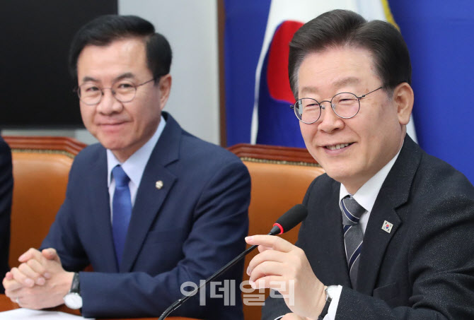 '미소 보이는 이재명 대표'                                                                                                                                                               