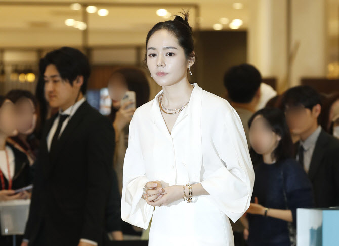 한가인, 나 홀로 화보 인생                                                                                                                                                                               