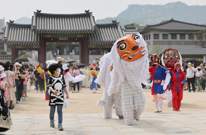  '사자가 신기해'                                                                                                                                                                        