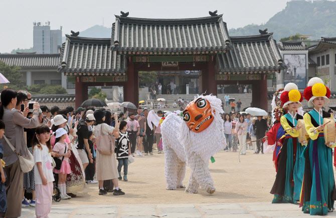  '사자가 신기해'                                                                                                                                                                        