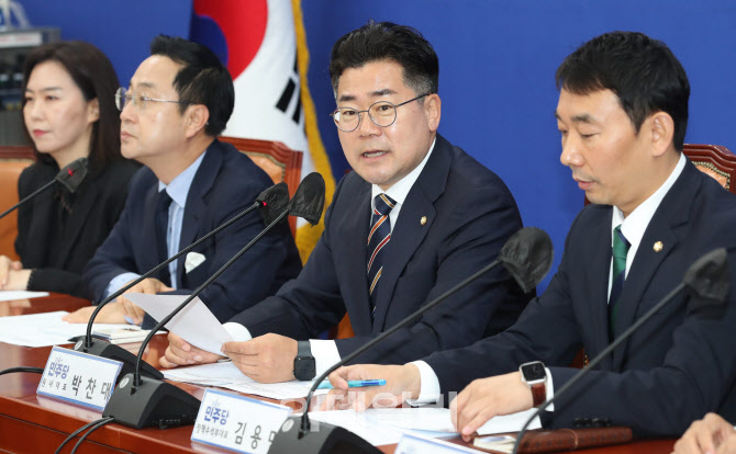 원내대책회의, '모두발언하는 박찬대 원내대표'                                                                                                                                            