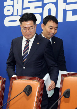 [포토]'원내대책회의 참석하는 박찬대-김용민'                                                                                                                                                   