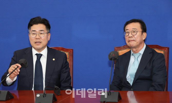 '발언하는 박찬대 원내대표'                                                                                                                                                              