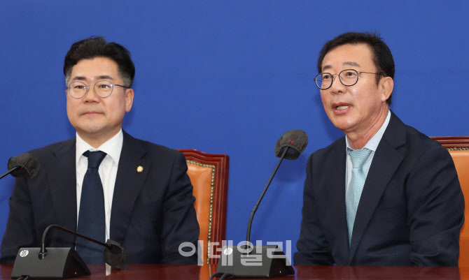 '발언하는 홍철호 정무수석'                                                                                                                                                              