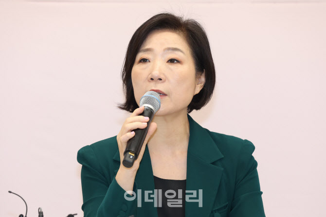 오영주 중소기벤처기업부 장관, 직접 브리핑                                                                                                                                                         