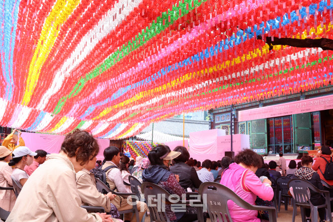 부처님 오신날 앞두고 조계사 수놓은 오색연등                                                                                                                                                       