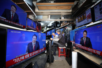 민주당 "고집불통 대통령의 기자회견…반성 찾을 수 없어"